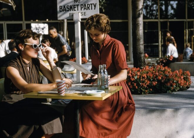 1950s Women’s Fashion: Timeless Elegance and Grace